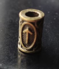 Inel auriu inchis pentru barba sau par Viking Rune model Teiwaz (Victory)