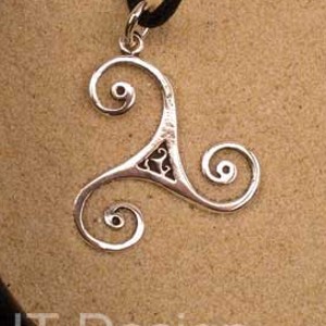 K543 Pandantiv de argint Celtic Triscel
