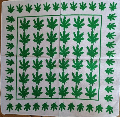 Bandana cannabis frunze mici verzi pe alb