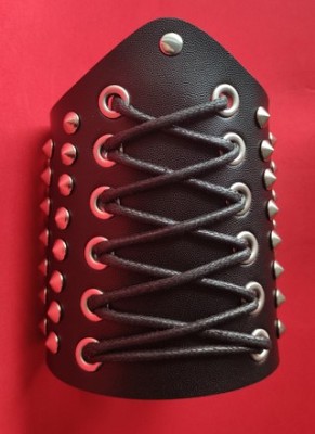 Bratara corset cu conuri (JHN/B1200/80)