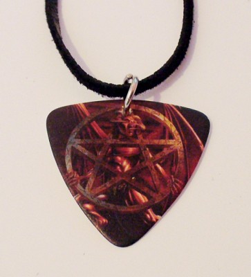 Medalion Pana de Chitara Triunghiulara Demon Pentagram