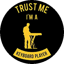 Insigna 2,5 cm TRUST ME I m a keyboard player  (HBG)