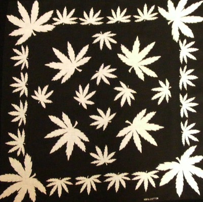 Bandana cannabis frunze mari albe pe negru