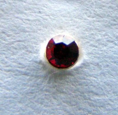 Nose stud 1,5 mm pietricica rosie