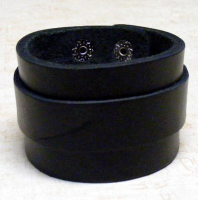 Bratara de piele neagra groasa cu o curea aplicata (JHN/B900/62)