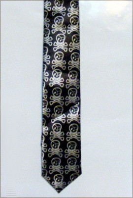 Cravata ingusta neagra cu cranii pirat si oase (FTC)