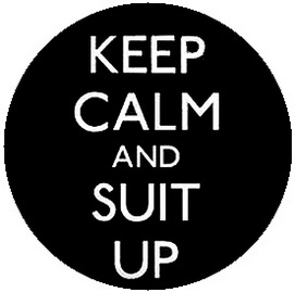 Insigna 2,5 cm KEEP CALM AND SUIT UP   (HBG)