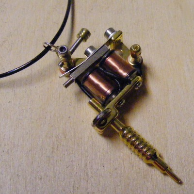 Medalion auriu Tattoo Gun (EXL)