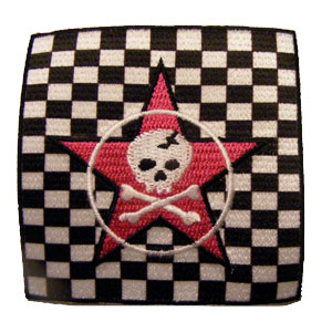 Patch de lipit SKA ALB NEGRU CU STELUTA ROZ SI CRANIU CU OASE