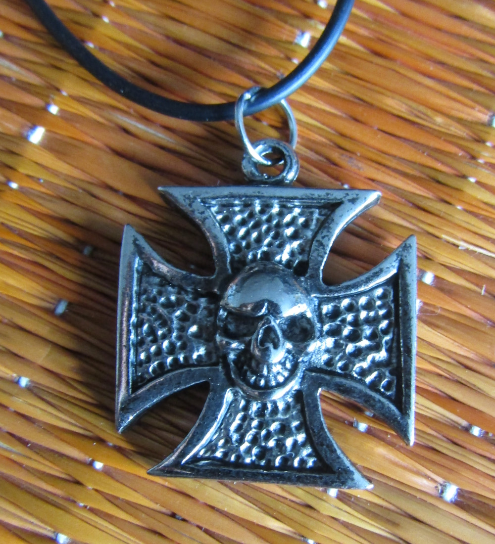 14. Medalion Vintage Iron Cross with skull