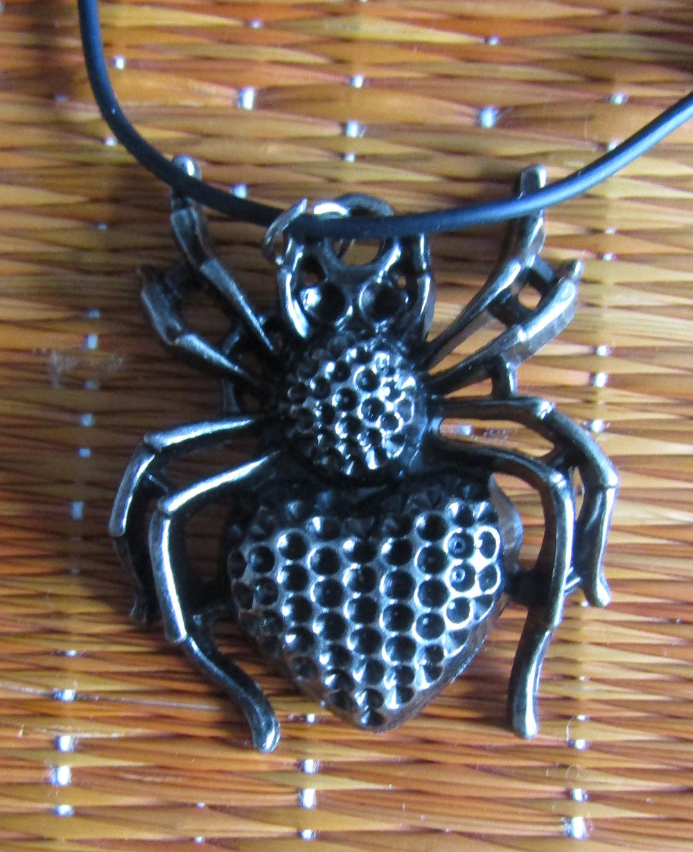 31. Medalion Big and Dangerous Spider