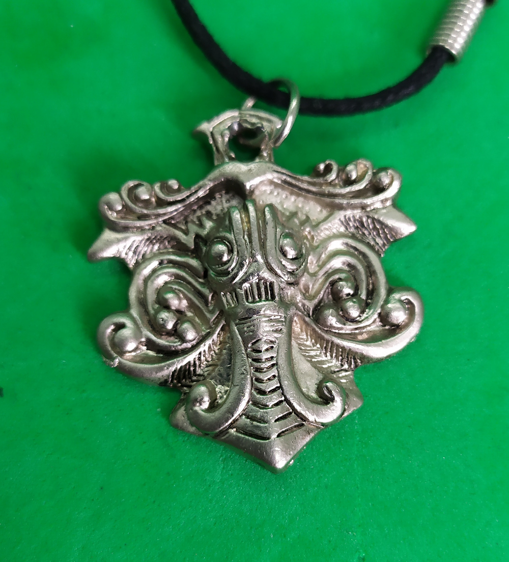 56. Medalion Tribal