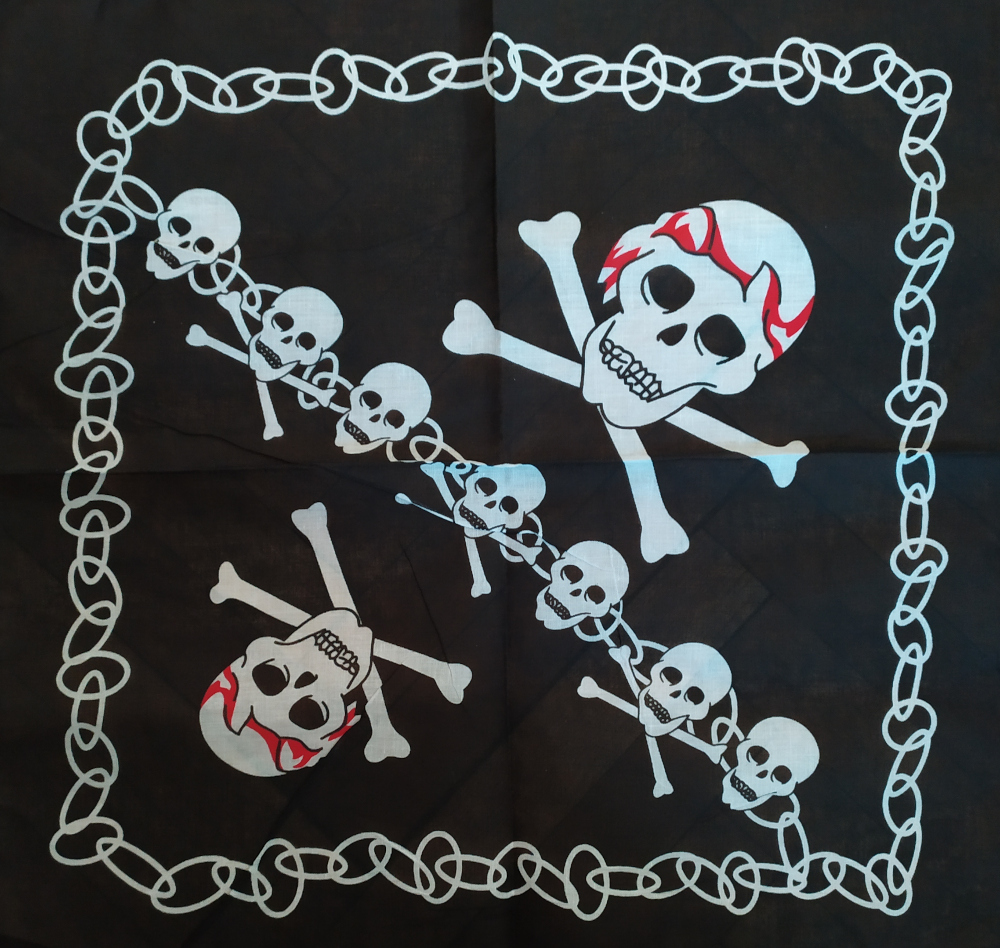 Bandana cranii si lanturi