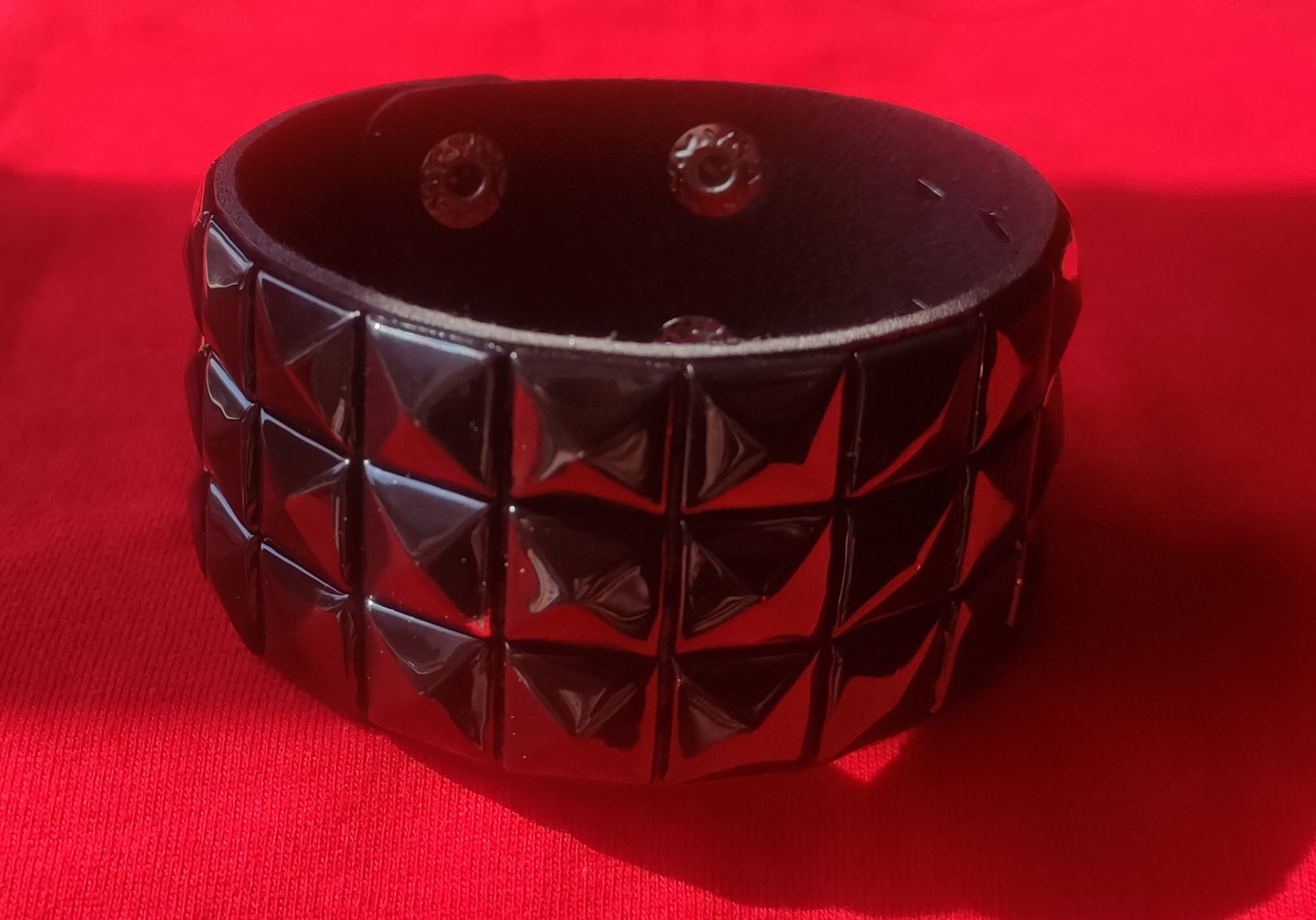 Bratara cu 3 randuri de piramide negre (JHN/B700/76)
