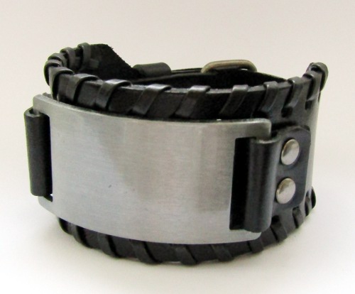 Bratara neagra cu placuta metalica curbata(JHN)