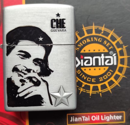 Bricheta argintie tip Zippo Che Guevara model 2