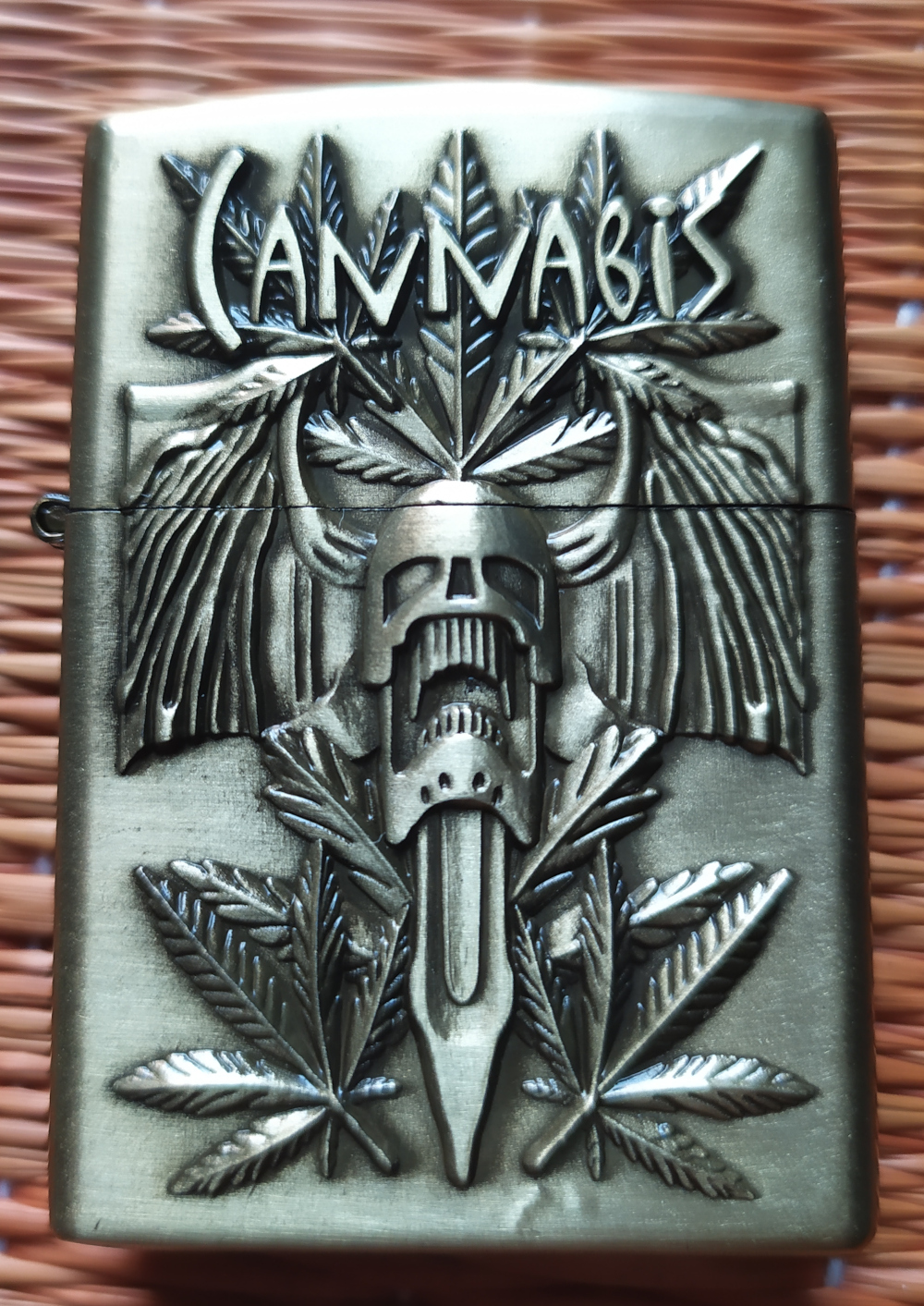 Bricheta aurie tip Zippo Cannabis model 5