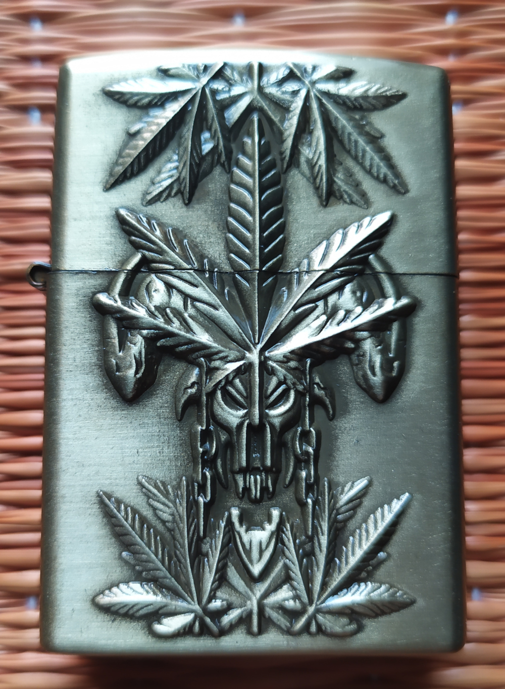 Bricheta aurie tip Zippo Cannabis model 6
