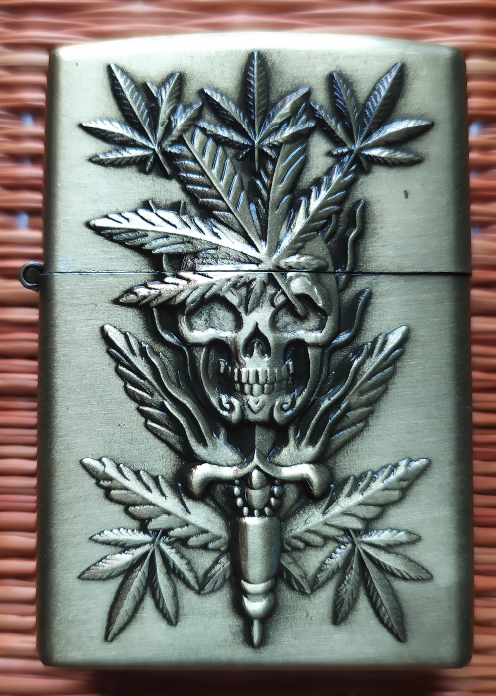 Bricheta aurie tip Zippo Cannabis model 7