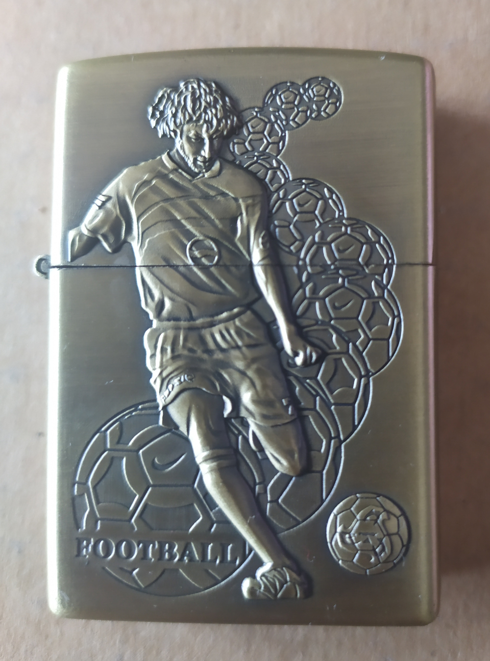 Bricheta aurie tip Zippo Football model 4
