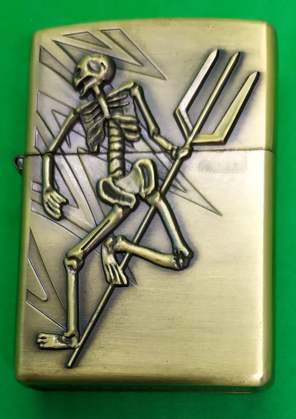 Bricheta aurie tip Zippo Schelet subtire model 1