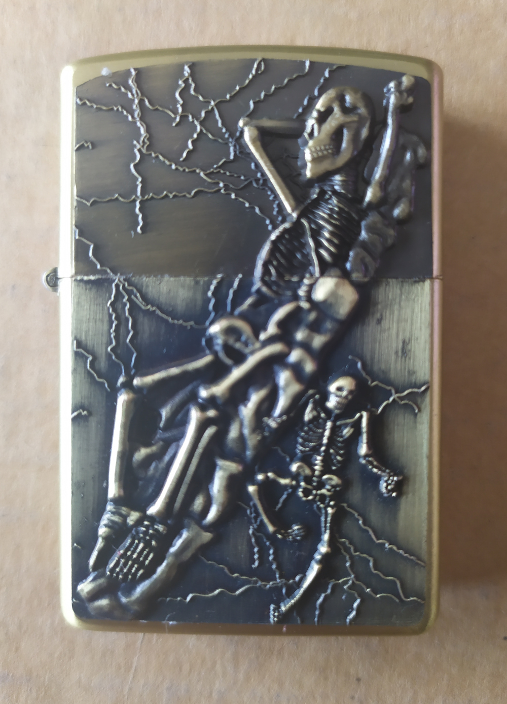 Bricheta aurie tip Zippo Skeletons