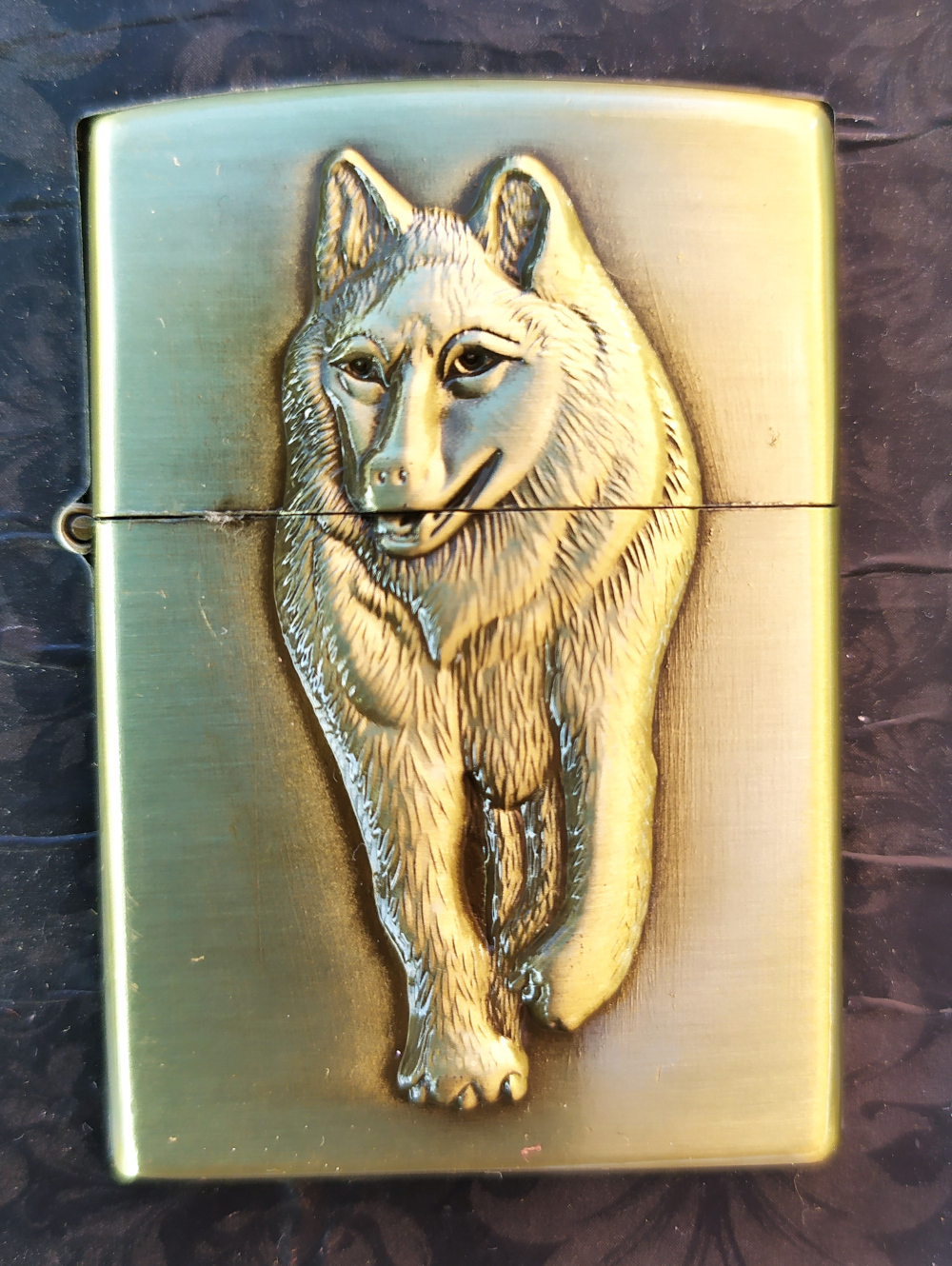 Bricheta aurie tip Zippo Wolf (Lup)