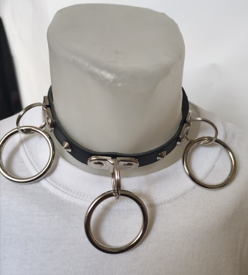 Chocker (zgarda) de piele cu 3 verigi mari