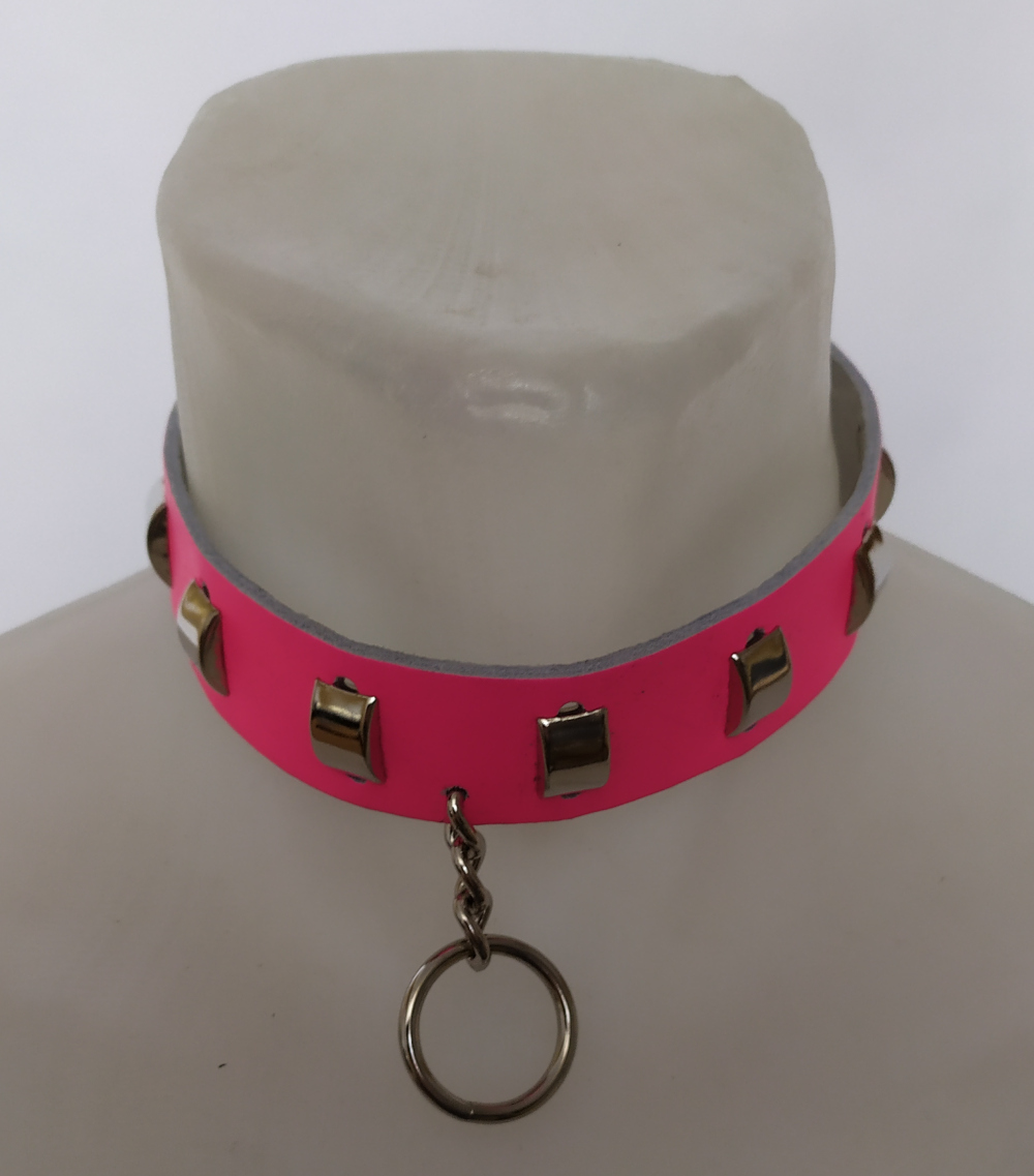 Chocker (zgarda) punk de piele roz cu dreptunghiuri de metal si veriga