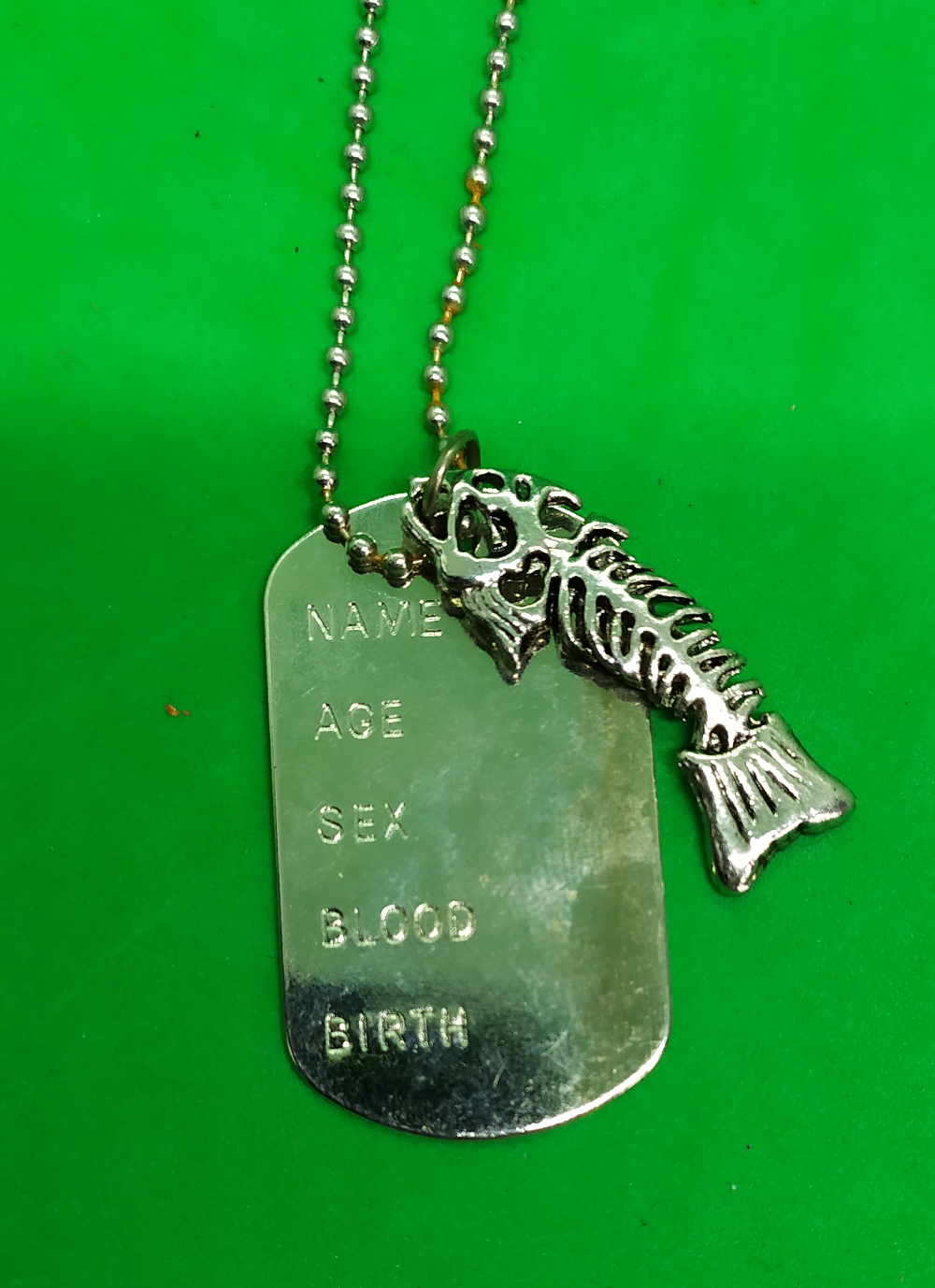 Dog Tag cu schelet de peste si lant de bilute (unicat)