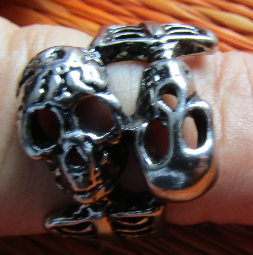 Inel 2 skulls