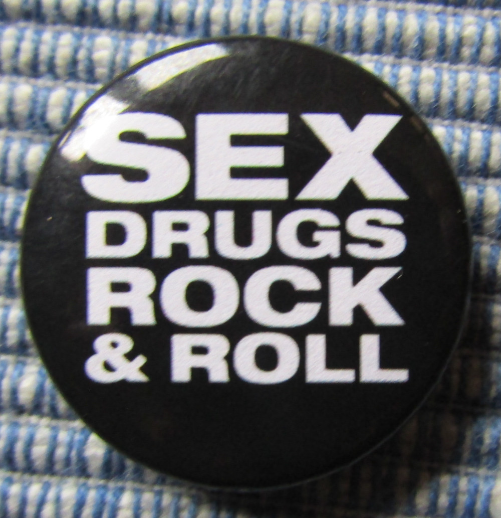 Insigna 2,5 cm SEX, DRUGS and ROCK N ROLL (I-SHK)