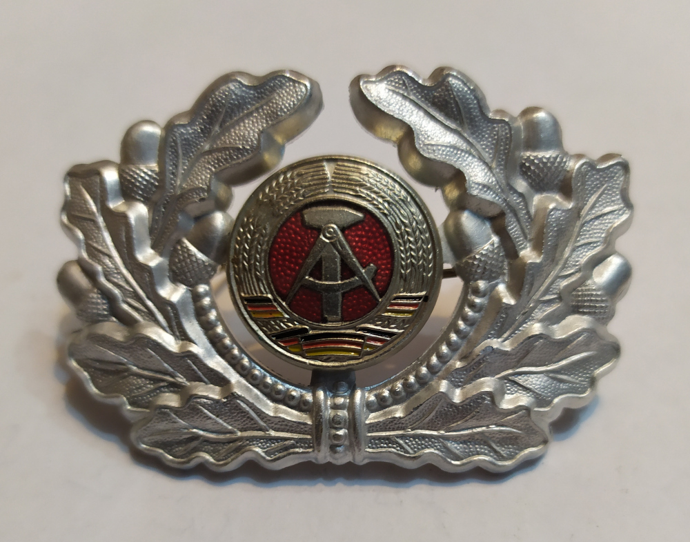 Insigna cuc armata RDG (National Volksarmee NVA) argintie Art 9175400