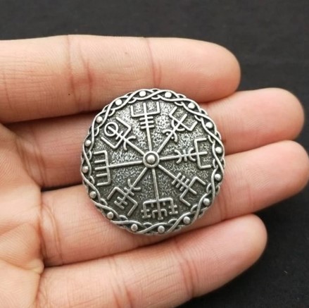 Insigna metalica Vegvisir (JBG)