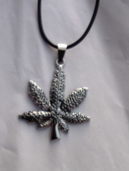 Medalion Cannabis (JHN)