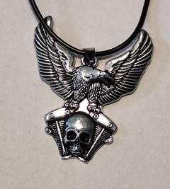 Medalion inox Vultur, craniu si pistoane (Colectia Motorbike)