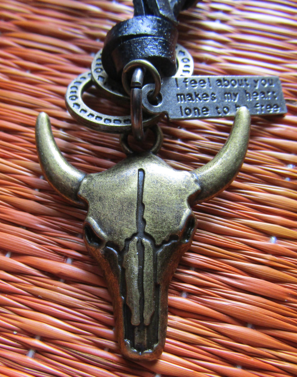 Medalion Native Art Vintage Cow