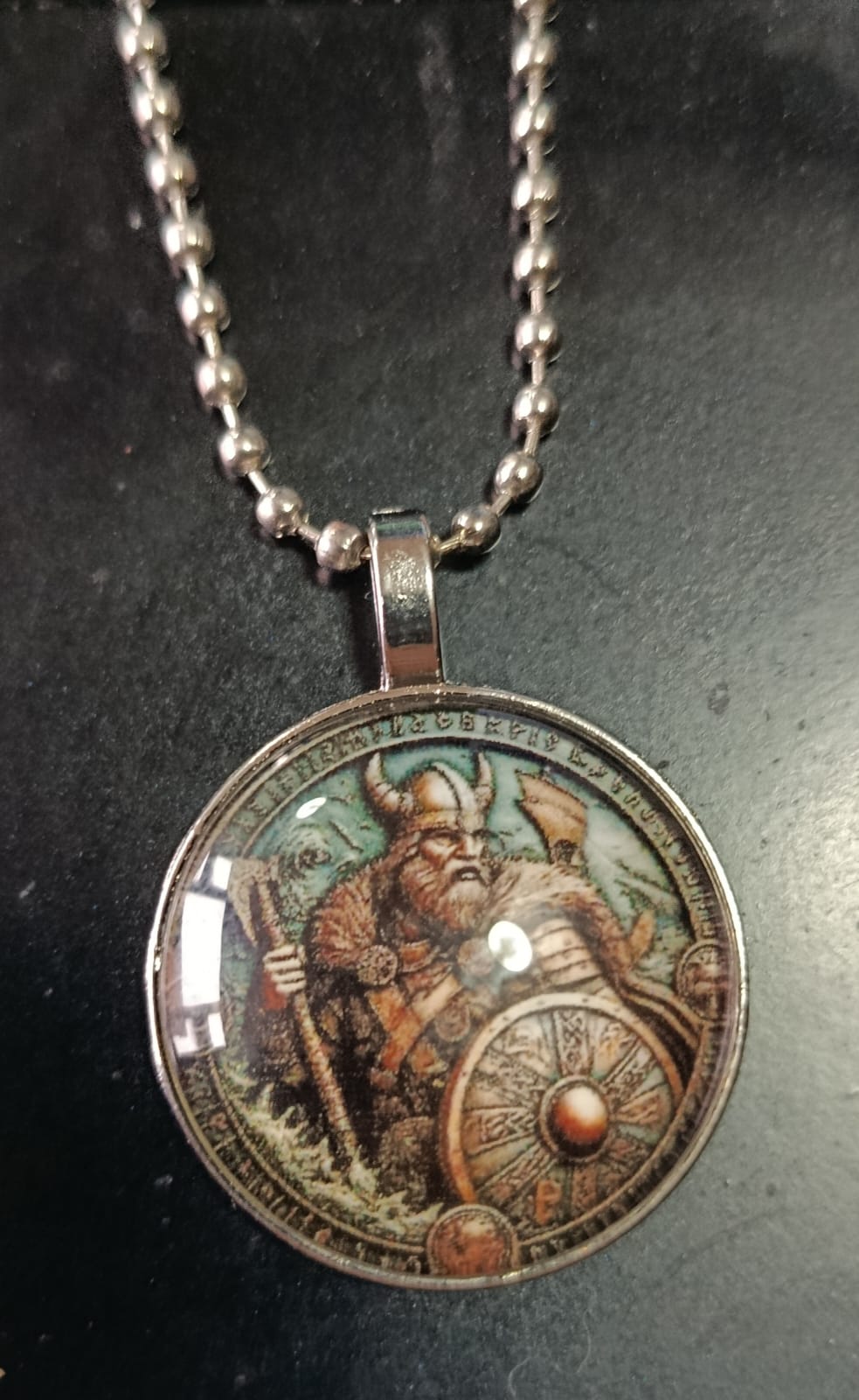 Medalion rotund cu lant VIKING (JBG)