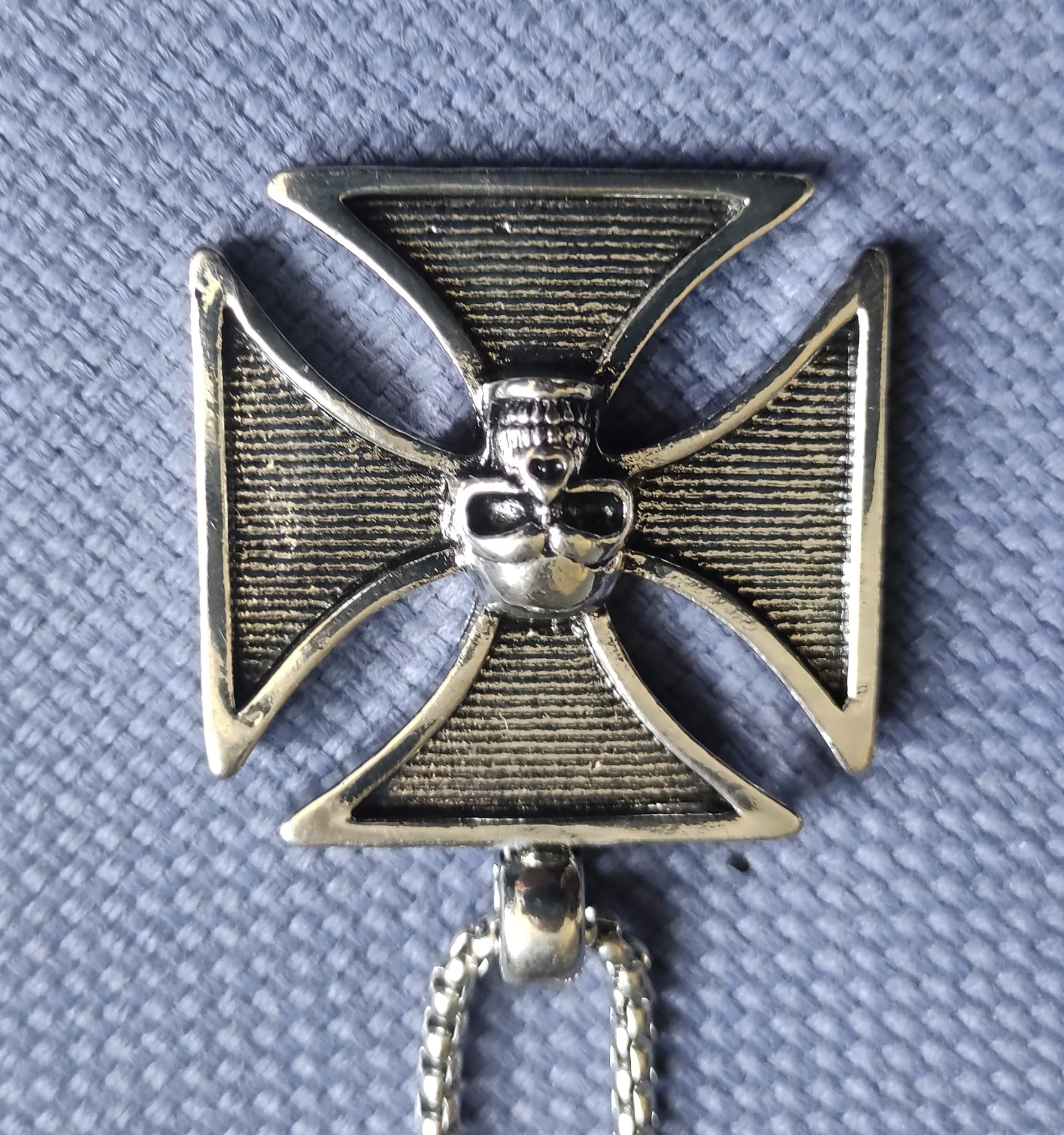 Medalion Solid Rock BIG IRON CROSS WITH SKULL
