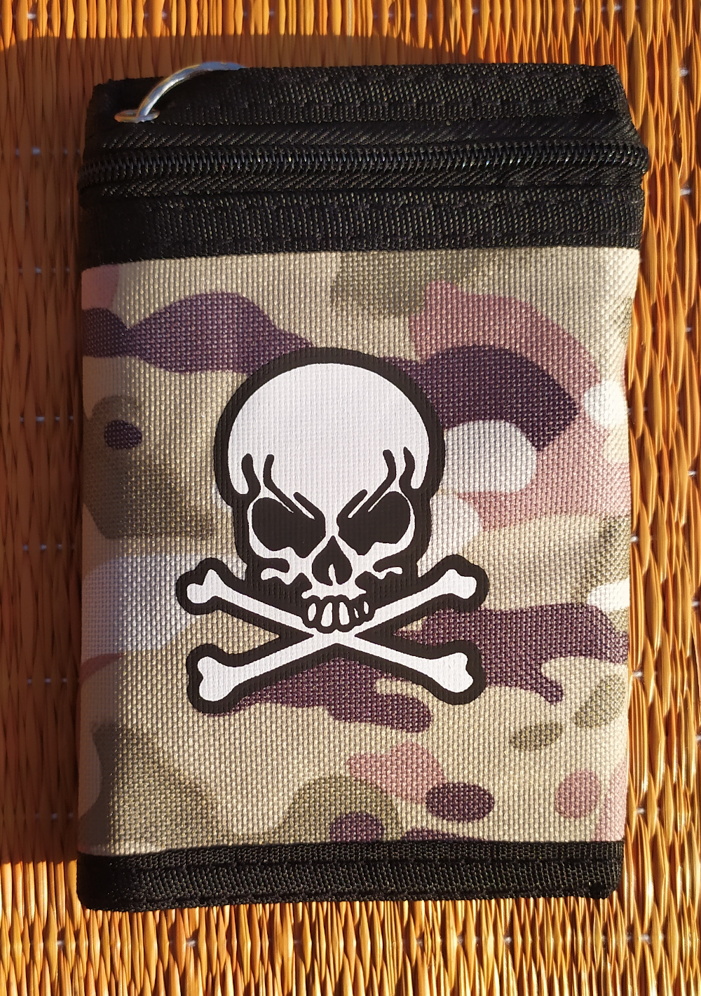 Portofel cu lant PIRATE SKULL camuflaj (JHN)