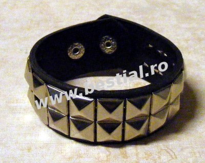 Bratara imitatie piele cu 2 randuri de piramide (JHN/B700/38)
