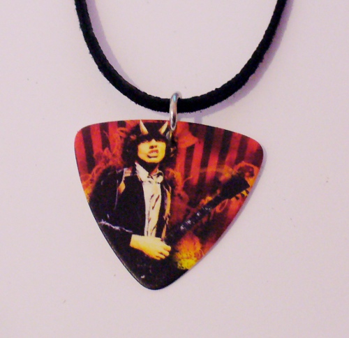 Medalion Pana de Chitara Triunghiulara AC/DC Angus