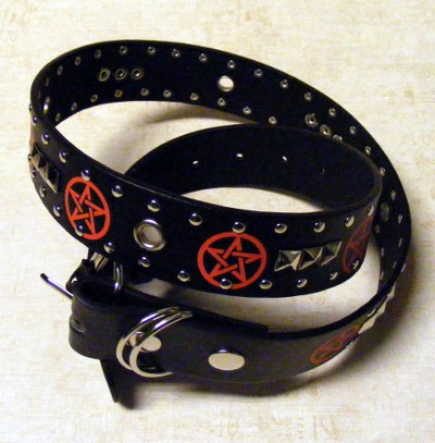 Curea cu PENTAGRAMA IN CERC ROSU si PIRAMIDE (CJL)