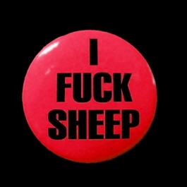 Insigna mica roz I FUCK SHEEP