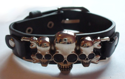 Bratara imitatie piele Skulls Factory Three Skulls