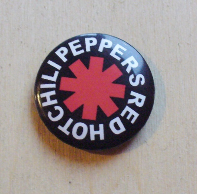 Insigna 2,5 cm RED HOT CHILI PEPPERS Logo on black (I-SHK)