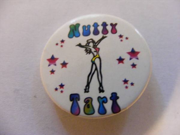 Insigna mica NUTTY TART