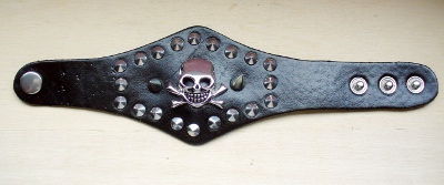 Bratara imitatie piele Skulls Factory Craniu cu tepi si buline
