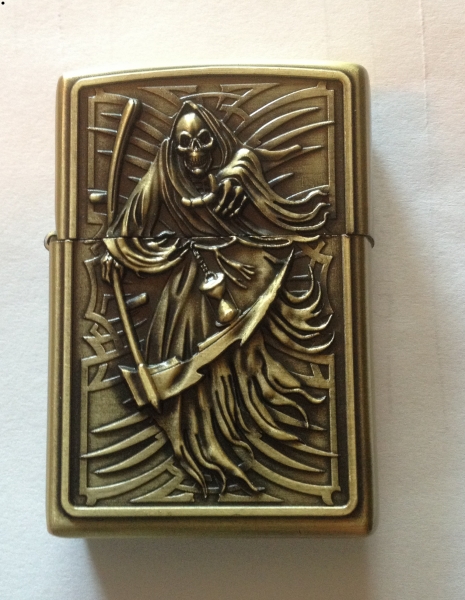 Bricheta aurie tip Zippo TRIBAL DEATH model 2