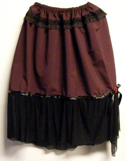Fusta Vampirella Visinie 3/4 cu trandafir aplicat